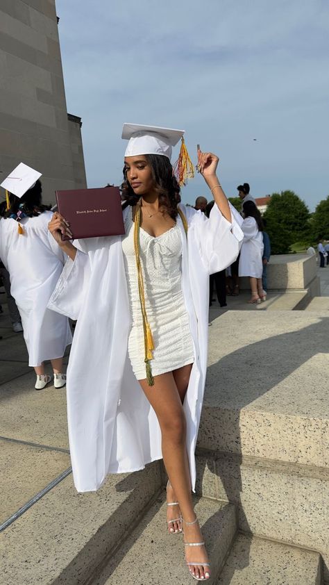 Short Hair Graduation Picture, Hair For Graduation Cap, Graduation Dresses Black Women, Hair For Graduation, Graduate Outfit, Future Pictures, Graduation Dresses White, Graduation Outfit Ideas, Graduation Hair