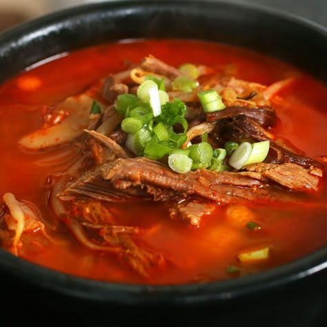 Korean Beef Soup, Korean Soup Recipes, Beef And Vegetable Soup, Asian Bakery, Recipe Korean, Korean Soup, Asian Soups, Korean Side Dishes, Beef Soup Recipes