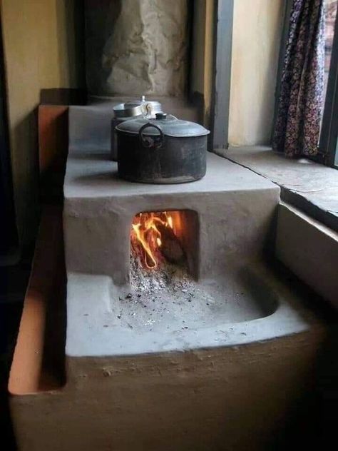 Rocket Mass Heater, Casa Hobbit, Off Grid House, Earthship Home, Cob House, Rocket Stoves, Earth Homes, Open Fire, Natural Building