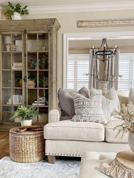 A Complete Guide To Farmhouse Decor Trends To Add To Your Home - Blush & Pearls Farmhouse Decor Trends, Modern Farmhouse Living, Modern Farmhouse Living Room, Country Living Room, Farmhouse Interior, Farmhouse Decor Living Room, Beach Cottage, Design Living Room, Decor Minimalist