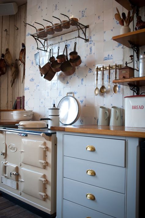 Kitchen Backsplash Trends, Arch Designs, Backsplash Patterns, Vintage Inspired Kitchen, Sleek Bathroom, Delft Tiles, Farmhouse Inspiration, Interiors Inspiration, Cottage Life