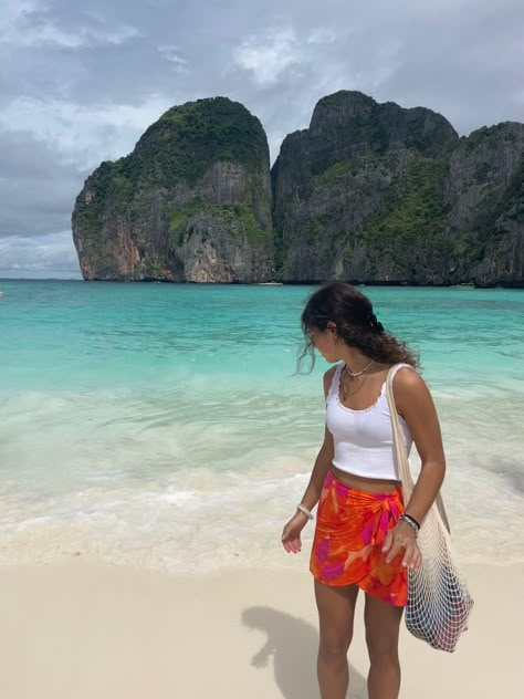 Bali Outfit Women, Asia Travel Outfit Ideas, Travel Thailand Outfits, Island Holiday Outfits Beach Vacations, Thailand Shopping Clothes, Travel Asia Outfit, Krabi Thailand Outfit, Bali Beach Outfit, Rarotonga Outfits