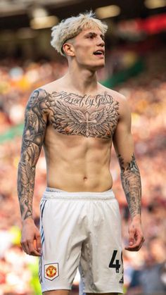 Soccer Player Tattoos, Cr7 Tattoo, Mens Haircuts Short Hair, Pretty Hurts, Football Players Images, Football Boyfriend, Cool Chest Tattoos, Chest Tattoo Men, Neck Tattoos