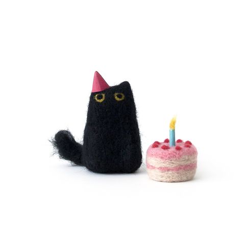 Needle Felt Black Cat, Needle Felt Toys, Cat Needle Felt, Lindsey Thomas, Animal Art Dolls, Mini Felt Animals, Felt Needling, Cat Easter, Tovad Ull