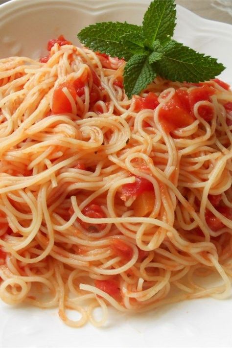 Tomato and Garlic Pasta | "Wow! The best and most delicious sauce I have ever tasted! This is fantastic! The fresh tomato is to die for! I added mushrooms and onions, and mmm mmm mmm!" #allrecipes #pasta #pastarecipes #pastainspiration #pastadinner #pastaideas #pastadinner #pastaideas Tomato Garlic Pasta Sauce, Fresh Tomatoes And Pasta Recipes, Pasta And Tomatoes, Noodles With Tomatoes, Tomato Garlic Pasta, Spaghetti With Tomatoes, Garlic Pasta Recipe, Creamy Garlic Pasta, Pasta And Sauce