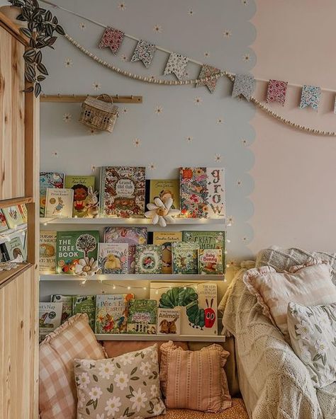 Toddler Room Aesthetic, Small Toddler Room, Toddler Room Inspiration, Book Rotation, Whimsical Kids Room, Small Baby Room, Kids Rooms Inspo, Small Kids Room, Daisy Wall