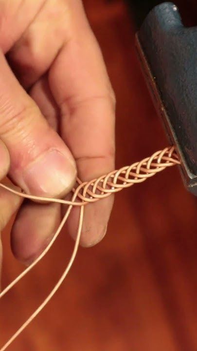 How to make a hand-knitted copper ring #2 Copper Ideas Projects, Braided Ring Diy, Mix Metal Rings, Wire Weaving Techniques Video Tutorials, Wire Jewelry Patterns How To Make, Rings Made From Wire, Copper Rings Handmade, Hardware Jewelry Diy, Copper Wire Rings