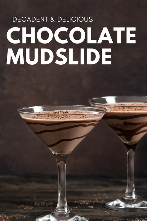 Chocolate Mudslide Drink, Desert Drinks Alcohol, Mudslide Martini, Chocolate Drinks Alcohol, Mudslide Recipe Alcohol, New Years Eve Punch, Frozen Mudslide Recipe, Chocolate Alcoholic Drinks, Mudslide Cocktail