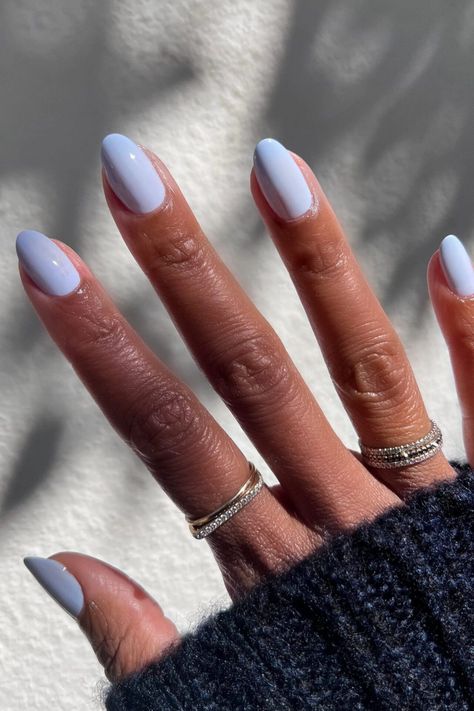 White And Blue Simple Nails, Light Color Almond Nails, Summer 2025 Nail Colors, Classy Nails Summer 2024, Light Pastel Blue Nails, Light Blue Nails Gel, Simple Summer Nails 2024 Almond, Pastel Nails Blue, Almond Nails Baby Blue