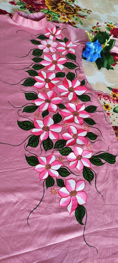 Fabric Painting Designs For Kurtis Easy, Fabric Painting Kurti Design, Fabric Painting Designs For Kurtis Unique, Fabric Painting Designs For Kurtis, Simple Fabric Painting Designs, Easy Fabric Painting Designs, Painted Suits, Fabric Colour Painting, Fabric Painting Ideas