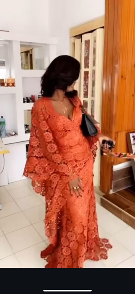 Senegalese Women Dresses, Senegalese Traditional Dress, Nigerian Bubu Gowns, Senegalese Eid Outfits, West African Eid Outfit Bazin, Nigerian Wedding Guest Dress, Senegalese Couture, Nigerian Dresses Traditional, Lace Ankara Dress Styles