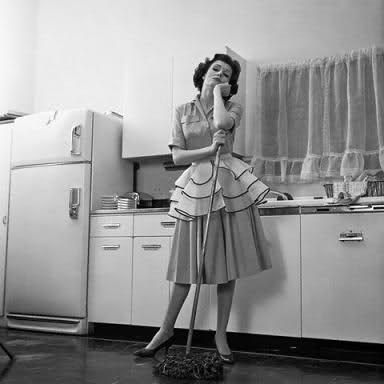 Image and video hosting by TinyPic                                                                                                                                                                                 More Housewife Aesthetic, 50's Housewife, 50s Housewife, 1950s Housewife, Vintage Housewife, Happy Housewife, Little Woman, Dorothy Parker, Cindy Sherman