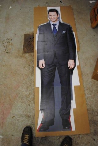 Life Size Cutouts Diy, How To Make Cardboard Cutouts, Cardboard Person, How To Make A Cardboard Cutout, Cardboard Figures, Diy Life Size Cutout, Harry Styles Cardboard Cutout Picture, Lifesize Cutouts Stand Up Diy, Harry Cardboard Cutout