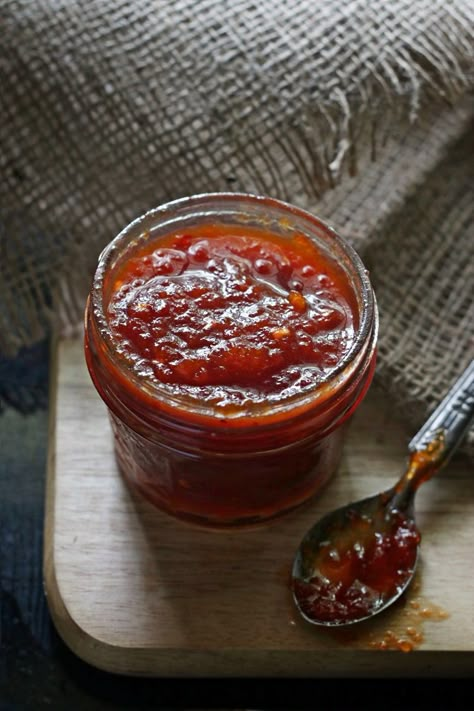 Easy Red Pepper Jam - My Diverse Kitchen - A Vegetarian Blog Red Pepper Jam, Pepper Jam, Pepper Jelly Recipes, Red Pepper Jelly, Marmalade Recipe, Homemade Jams, Red Bell Peppers, Pepper Jelly, Hot Sauces