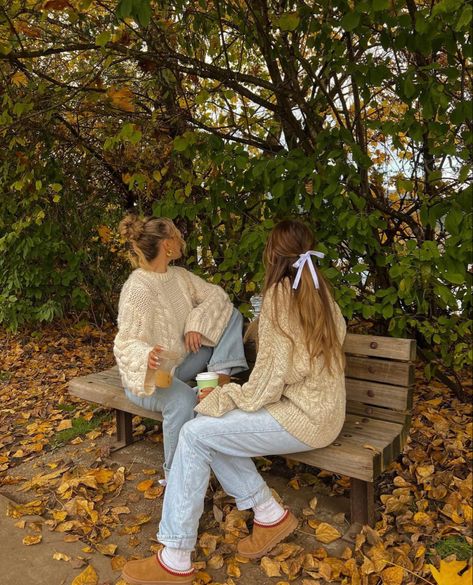 Fall Outfits Aesthetic Pumpkin Patch, Fall Outfits Best Friends, Fall Outing Ideas, Fall Activities For Best Friends, Autumn Aesthetic With Friends, Fall Festival Pictures, Autumn Group Photoshoot, Bsf Pumpkin Patch Pics, Fall Fashion Photoshoot Ideas