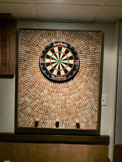 Using wine corks for a dart board background Dart Board Wine Corks Diy, Dart Board With Wine Corks, Wine Cork Dart Board Backer Diy, Wine Cork Dart Board, Dartboard Ideas, Cork Dart Board, Cork Dork, Ideas Con Corchos, Dartboard Backer