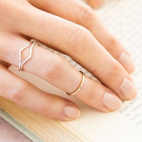 Two sterling silver wishbones back to back and a square midi ring #rings #ringspiration #recycledsilver #midirings #handmadejewellery #handmadeisbetter #jewellery #maker #wishbone #stackingrings #nikkistarkjewellery Rose Gold Engagement Ring Set, Mid Finger, Rough Gemstone Jewelry, Mid Finger Rings, Morganite Engagement Ring Rose Gold, Handcrafted Silver Jewelry, Silver Jewellery Online, Knuckle Ring, Midi Ring