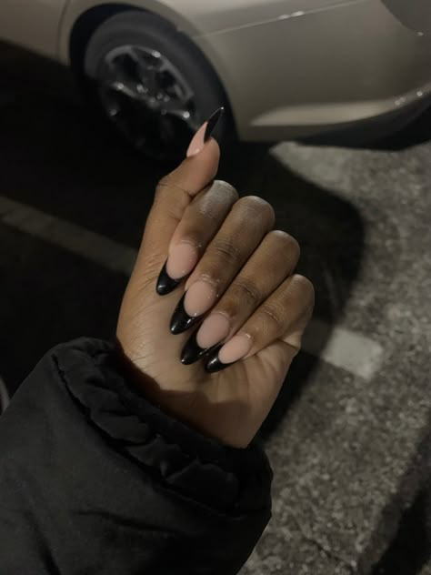 Black French Oval Nails, Black Nails Inspiration Almond, Black French Tip Nails Round, Black Almond French Tip, Black French Almond Nails, Almond Black French Tip Nails, Black French Tip Almond Nails, Black French Tip Nails Almond, Black Nails Almond