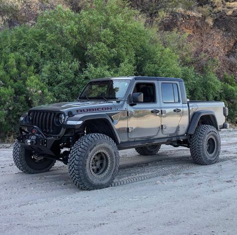 Escape it all!🌲 . 📸: @ mike.a.hernandez . 2020 Jeep Gladiator Lifted 4.5" and 38" Tires . #jeep #gladiator #jeepgladiator #jeeptruck #jeepjt #liftedjeep #mopar #adventure #offroad #explore #overland Jeep Gladiator 2020 Lifted, Jeep Truck Gladiator, Lifted Jeep Gladiator, Jeep Gladiator Custom, Jeep Gladiator Overland, Jeep Jt, Custom Jeep Wrangler, Lifted Jeep, Dream Cars Jeep