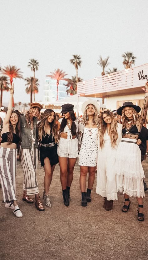 Coachella Party Outfit, Coachella 2020, Coachella Outfit Ideas, Lollapalooza Outfit, Outfit Rosa, Boho Festival Outfit, Coachella Party, Festival Outfit Inspiration, Carnival Outfit