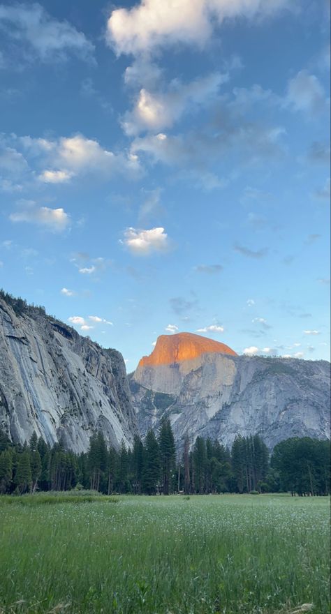 Yosemite Wallpaper, Yosemite Valley, The Mountains Are Calling, Yosemite National Park, Canada Travel, The Mountain, Beautiful Nature, Phone Wallpaper, National Parks