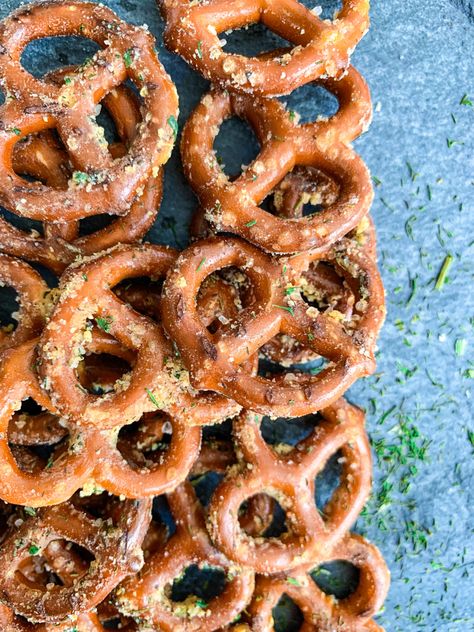 Easy Ranch Pretzels, Zesty Ranch Pretzels, Pretzels With Popcorn Oil And Ranch, Fiesta Ranch Pretzels, Bulk Treat Ideas, Ranch Dill Pretzel Recipes, Savory Pretzels Recipe, Ranch Pretzels Hidden Valley Baked, Pretzel Seasoning Recipes Ranch