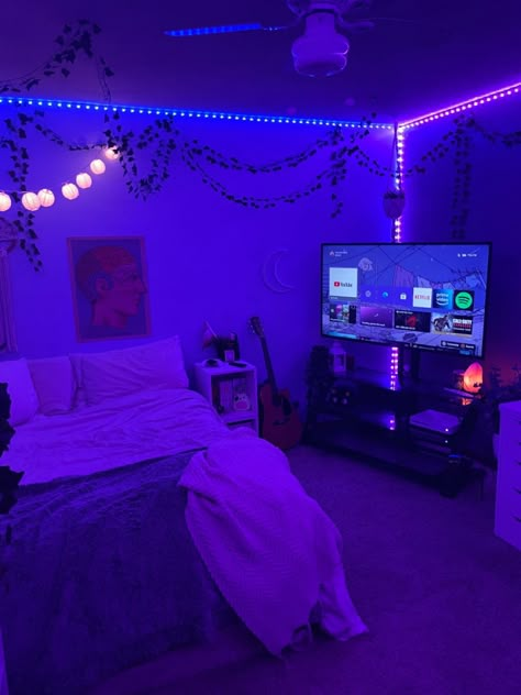 Chill Bedroom, Purple Room Decor, Room Organization Bedroom, Neon Bedroom, Luxury Room Bedroom, Chill Room, Neon Room, New Room Ideas, Pinterest Room Decor