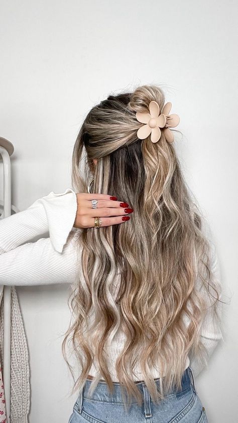 Hair Down Hair Styles For School, Cute Bun Long Hair, Cute Brunette Hairstyles Long, Cute Hair Styles Aesthetic, Cute Hair Styles Long Hair Easy, Easy Hairstyles For School Pictures, Hair Styles Inspo Aesthetic, Cute Lazy Girl Hairstyles, Bakery Hairstyles