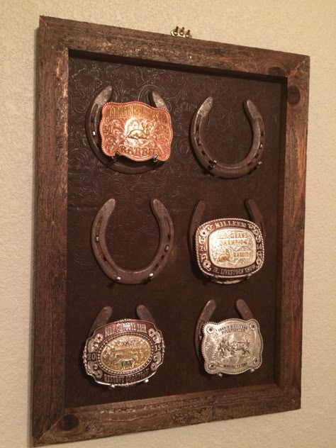 Belt Buckle Display, Buckle Display, Horseshoe Crafts Projects, Western Room, Ranch House Decor, Buckle Holder, Western Rooms, Horseshoe Projects, Western Bedroom Decor