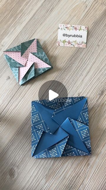 Diy Envelopes For Gift Cards, Wax Seal Ideas Gift Wrapping, Wrapping A Necklace As A Gift, Wrapping Envelope Ideas, Money Gift Envelope Diy, Gift Wrap Envelope, How To Make A Gift Card Envelope, Diy Gift Envelope, How To Make A Money Envelope