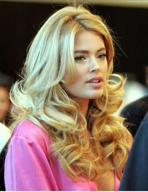 Gorgeous Hair with the Revlon Volumizer! Look like an Angel! Victoria Secret Hair, Sherilyn Fenn, Bombshell Hair, Blowout Hair, Peinados Fáciles Para Cabello Corto, Vs Angels, Long Blonde, Irina Shayk, Victoria Secrets