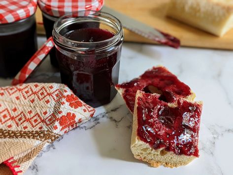 Black Raspberry Jelly Recipe, Canning Raspberry Jam, Raspberry Jelly Recipe, Jam Without Pectin, Pectin Recipes, Black Raspberries, Raspberry Jelly, Homemade Jelly, Jelly Recipe