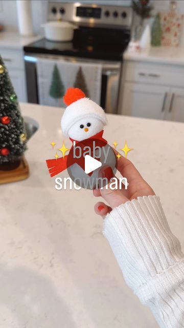 Elaina Zinke on Instagram: "Is there anything cuter than a baby snowman? Make one (or 20!) in minutes. And the best way to up-cycle all those outgrown baby socks. Your kids will love making these too! **Comment BABY to get a link to the supplies I used ⛄️❄️  **Also linked in my Amazon Storefront (in my bio) under “Baby Snowman ⛄️❄️  #holidaydecor #easyholidaycrafts #christmasdecorations #easychristmascrafts #christmaskidscrafts #diychristmas #diychristmasdecor #holidaydecorations #holidaygarland #christmasgarland #amazoncraft #getreadyforchristmas #getreadyforholidays" Snowman Craft Ornament, Kids Craft For Christmas, Making Christmas Ornaments With Kids, Easy Holiday Crafts For Toddlers, Christmas Diy Easy Crafts, How To Make Christmas Gnomes, Snowman Sock Craft, Kids Easy Christmas Crafts, Baby Sock Snowman