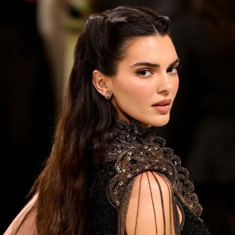 Kendall Jenner Met, Kendall Jenner Met Gala, Kendall Jenner Hair, Stile Kendall Jenner, Jenner Hair, Met Gala Dresses, Prettiest Celebrities, Gala Fashion, Met Gala Red Carpet