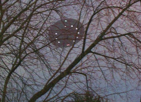 UFO Photo : Green Bay, Wisconsin, USA - January, 2007 Alien Aesthetic, Slenderman, Aliens And Ufos, To Infinity And Beyond, Arte Fantasy, X Files, Soft Grunge, Nightwing, Non Fiction