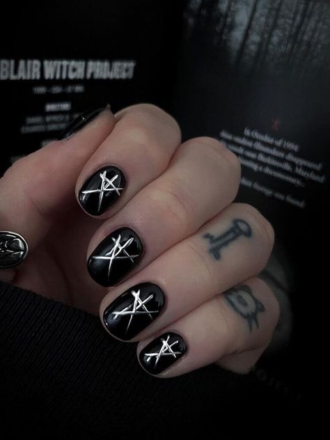 Goth Nail Art Short Nails, Acrylic Nails Coffin Short Gothic, Blair Witch Nails, Dark Edgy Nail Designs, Short Nails Gothic Ideas, Gothic Nail Designs Short, Black Nail Designs Goth, Dark Minimalist Nails, Gothic Nail Art Dark Short