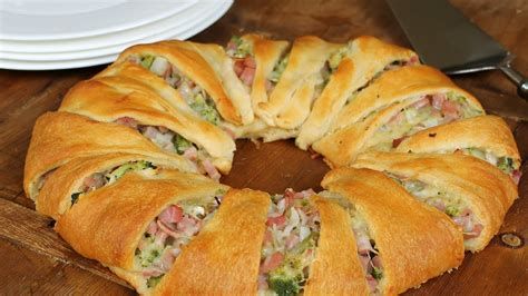 Pampered Chef Broccoli Ham Ring Recipes Ham And Cheese Ring, Crescent Roll Ring Recipes, Crescent Ring Recipes, Ring Recipes, Crescent Roll Recipes Dinner, Cheese Ring, Publix Recipes, Ham And Cheese Croissant, Roast Beef Sandwich