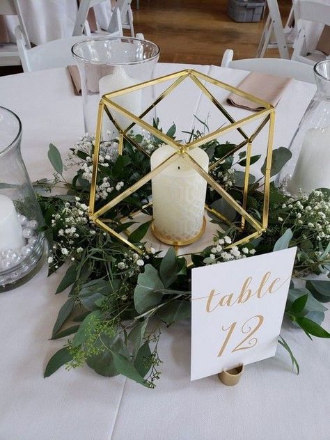 27 Luxury and Enchanting Geometric Wedding Decorations #wedding #decor #weddingdecor #geometric Round Wedding Tables, Greenery Wedding Centerpieces, Geometric Centerpiece, Romantic Wedding Centerpieces, Greenery Wedding Bouquet, Tafel Decor, Fall Wedding Centerpieces, Wedding Floral Centerpieces, Wedding Centerpieces Diy