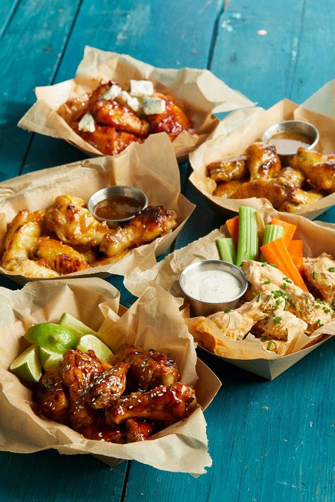 Football Food Snacks, Slow Cooker Chicken Wings, Cooking Chicken Wings, Wings In The Oven, Different Types Of Food, Game Day Recipes, Chicken Wing, Super Bowl Party, Football Food