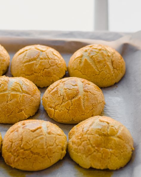 Sweet Buns Recipe, Basic Muffins, Chinese Cocktail, Japanese Baking, Chinese Buns, Asian Bread, Chinese Bakery, Coconut Buns, Custard Buns