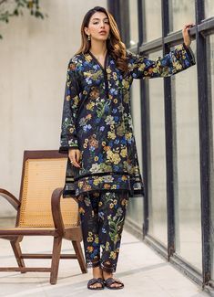 Printed Suits Design Indian, Lawn Dress Design Ideas, Pakistani Suit Design, Lace Suits, Design For Dress, Lawn Dress Design, Co Ord Suit, Printed Kurti Designs, Simple Dress Casual