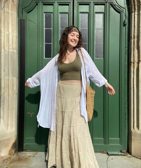 Beige Maxi Skirt Outfit, Flowy Outfits Aesthetic, Hippie Skirt Outfit, Indie Hippie Outfits, Earthy Boho Outfits, Boho Skirt Outfit, Tiered Skirt Outfit, Flowy Skirt Outfit, Beige Skirt Outfit