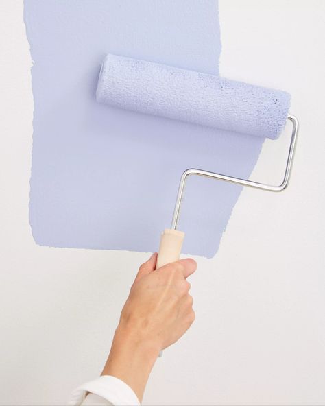 roller brush wall paint Painting Walls Tips, Calming Paint Colors, Painting 101, Wall Painting Techniques, Wall Painting Ideas, Painting Room, Painting Walls, Roller Brush, Paint Roller