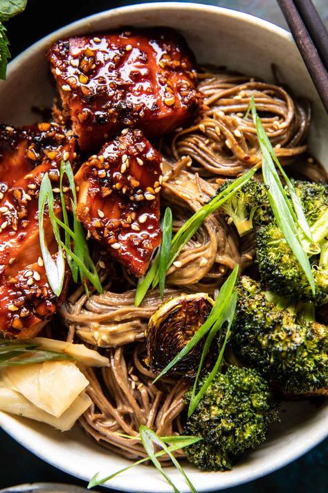 Honey Garlic Salmon Soba Noodle Bowls: Best for nights when you’re craving a delicious noodle bowl, but also want a cozy, healthy dinner. Soba Noodle Bowl, Salmon Noodles, Salmon And Broccoli, Half Baked Harvest Recipes, Honey Garlic Salmon, Quinoa Bowls, Soba Noodle, Seafood Entrees, Garlic Salmon