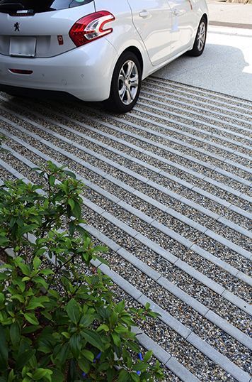 Driveway Material Ideas, Parking Pavers Driveways, Garden Ideas Driveway, Permeable Driveway, Modern Driveway, Pavement Design, Paving Design, Driveway Design, Driveway Landscaping