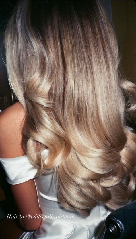 Wedding Hair Blowout Curls, Bridal Hair Down Big Curls, Bridal Hairstyles Reception, Bride Hairstyles Blowout, Wedding Hair Blowout Half Up, Hollywood Curls Blonde Hair, Big Loose Curls Wedding Hair, Bridesmaid Down Hairstyles Curls, Big Bouncy Curls Wedding