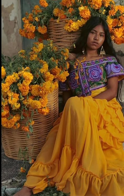 Latina Aesthetic, Mexican Culture Art, Mexican Fashion, Mexican Outfit, Mexican Girl, Mexican Dresses, Mexican Culture, Shooting Photo, Mode Inspo