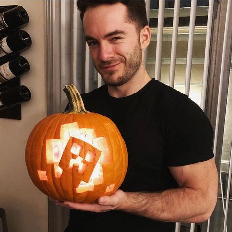 Captain Sparklez, Jordan Maron, Inspo People, Tall Pumpkin Carving, Pumpkin Carving Patterns, Tall Pumpkin, Carving Patterns, Maroon 5, Pumpkin Faces