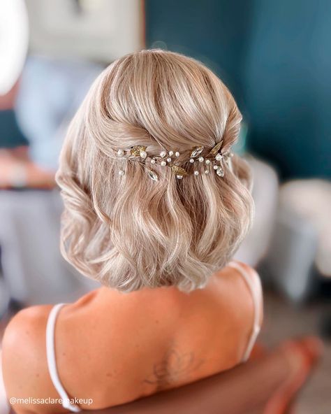 Wedding Updos For Short Hair 2024 Guide: 50+ Best Looks Half Up Half Down Hairstyles Short Hair Wedding, Bobbed Wedding Hairstyles, Formal Hairstyles For Bob Hair, Medium Length Hairstyles Formal, Short Hair Wedding Styles Bridesmaid, Bridal Hair Short Bob, Short Hair Bride Hairstyles, Short Hair Ideas For Wedding, Hair Dos For Wedding