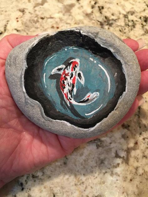 Rock Painting Ideas Realistic, Painted Rock Aesthetic, Ideas To Paint Rocks, Rock Paintings Aesthetic, Painting Rocks Ideas Aesthetic, Aesthetic Stone Painting, Rock Painting Aesthetic, Stone Painting Aesthetic, What To Paint On Rocks